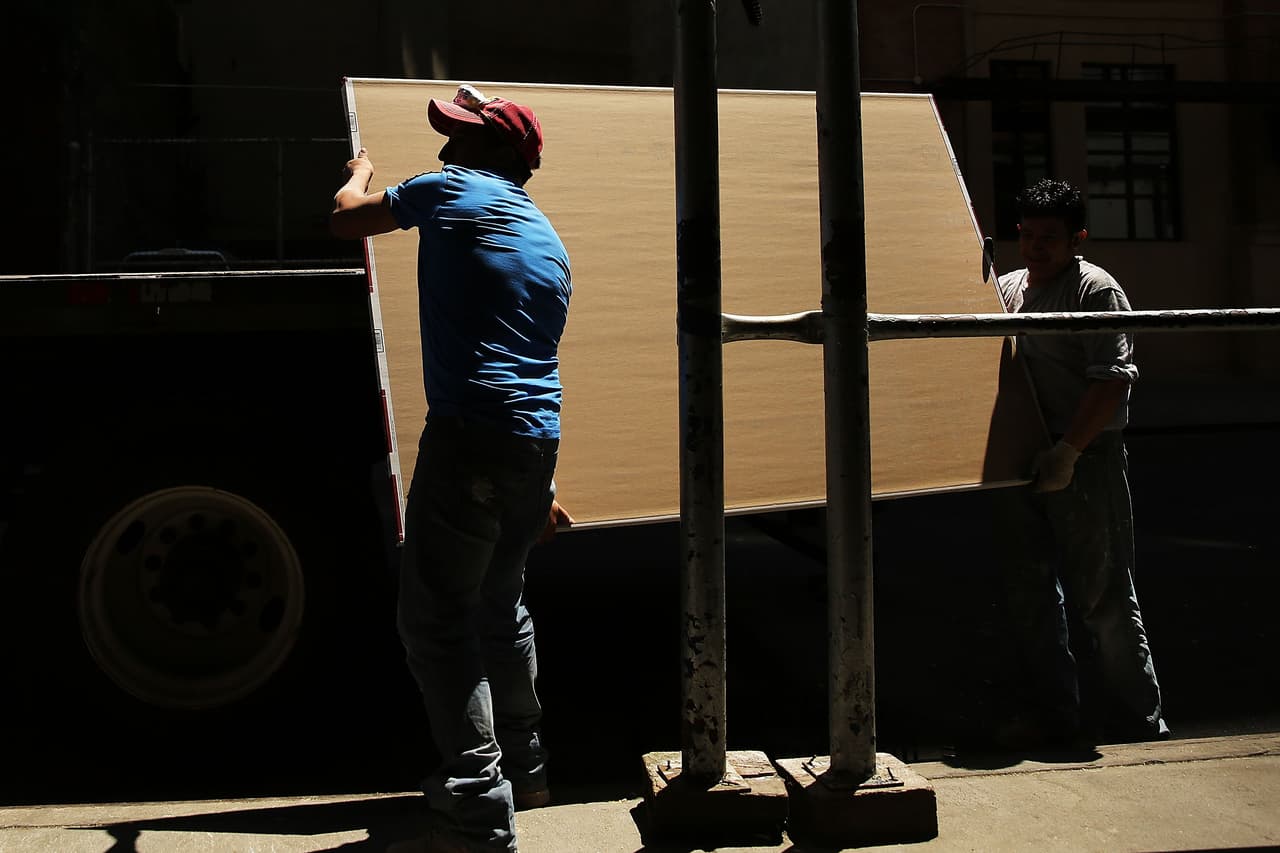 Se necesita que los trabajadores de la construcción estén capacitados para trabajar de manera segura, y que se les proporcione equipos de protección adecuados. Eso reduciría en gran parte los accidentes de trabajo.