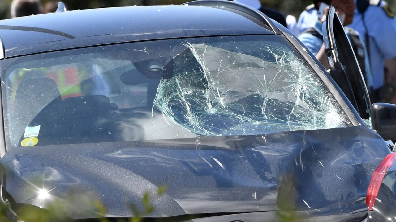 Auto se estrella en restaurante de Crystal Lake y 4 personas terminan en el hospital