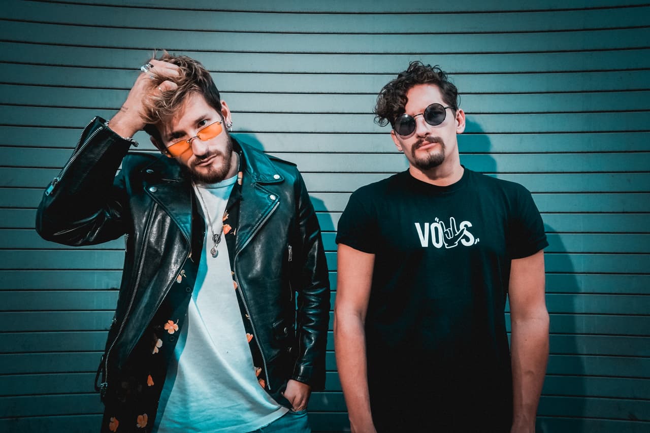 Los hijos de Ricardo Montaner, 
<b><a href="https://www.univision.com/especiales/latin-grammy/luego-de-siete-anos-de-frustraciones-mau-y-ricky-montaner-celebran-su-nominacion-al-latin-grammy-video">Mau y Ricky</a></b> también estarán presentes con su música bañada en sentimiento.