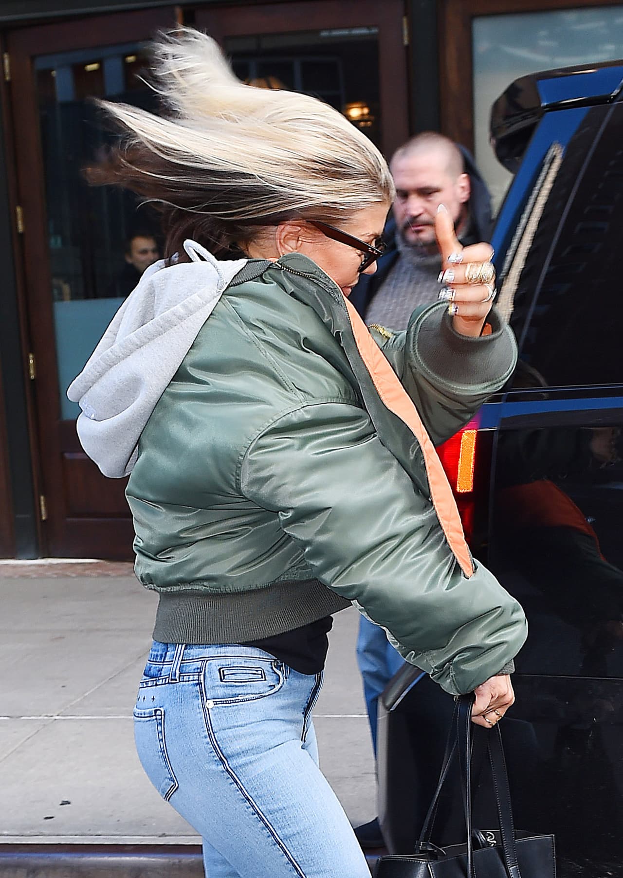 Aunque ella con un "thumbs up" quería hacer notar que todo estaba cool... ¡A regresar con el estilista!