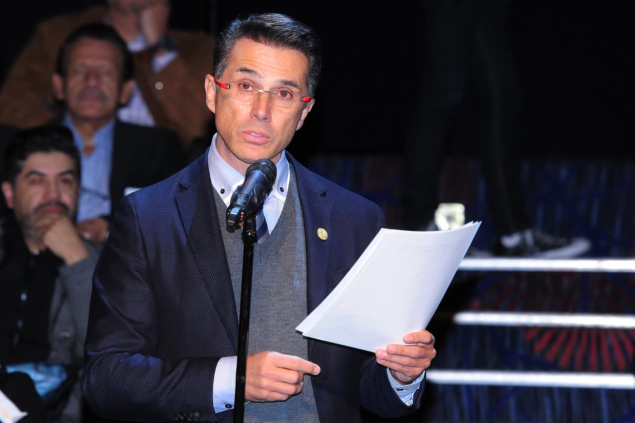 En 'Ventaneando', Sergio Mayer acusó que tanto el actual abogado de Héctor Parra, José Luis Guerrero, como Alonso Beceiro, el anterior defensor de Ginny Hoffman y su hija Alexa, están "en contubernio" para favorecer al actor. 
<br>