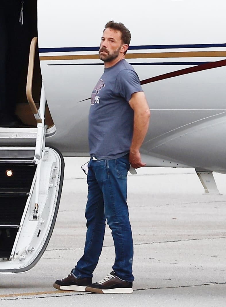 "'Jen' está hecha de acero y sabe que viene con el paquete, 
<b>(pero él) todavía se enoja</b>", aseguró la persona consultada.
<br>