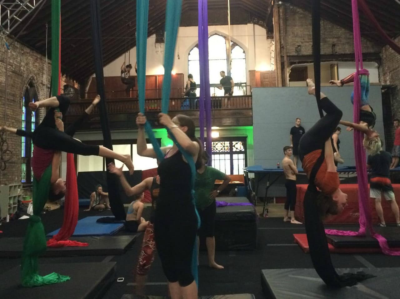 Un centenario templo evangélico de Chicago resucita como escuela circense