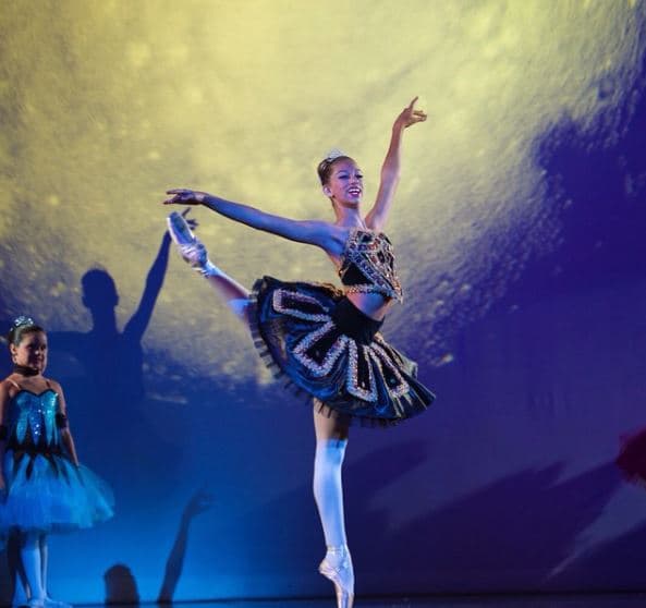 La pequeña Lina comparte dos grandes pasiones con su mamá: el ballet y el modelaje. La joven estudia esta disciplina desde los tres años de edad, mientras que su incursión en las pasarelas se dio de manera inesperada, según contó en una plática que tuvo con La Flaca en abril de 2018.