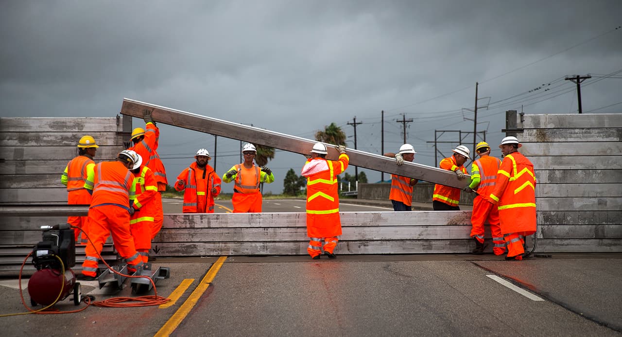 Teléfonos, refugios y rutas de evacuación ante la llegada del huracán Harvey a Texas