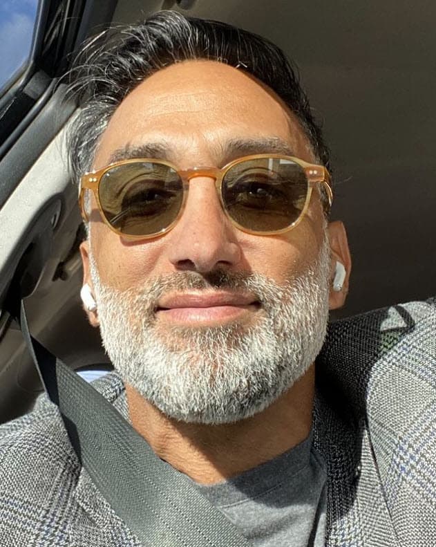 Al parecer, su ausencia se debió a que vive en Australia y el país implementó en marzo de 2020 una restricción para frenar los contagios por covid-19, que consistía en no permitir que sus ciudadanos viajaran al extranjero sin un permiso especial.