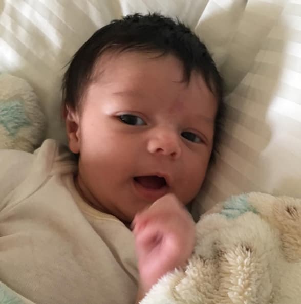 Nos encanta la mirada de este Baby Boy. (Febrero 16, 2016)