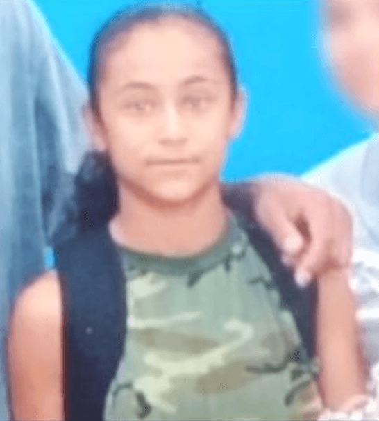 Kayla Cuevas, de 16 años, salió de su casa sin permiso junto a su amiga Nisa Mickens, el martes 13 de septiembre. Su cadáver brutalmente golpeado fue hallado el miércoles 14 de septiembre, a las 5:30 de la tarde, en Brentwood.