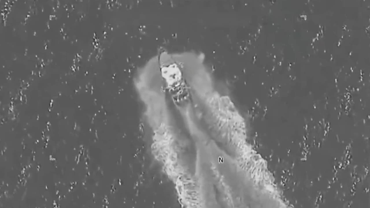 Ocho personas muertas: EEUU ataca tres supuestas 'narcolanchas' en aguas internacionales