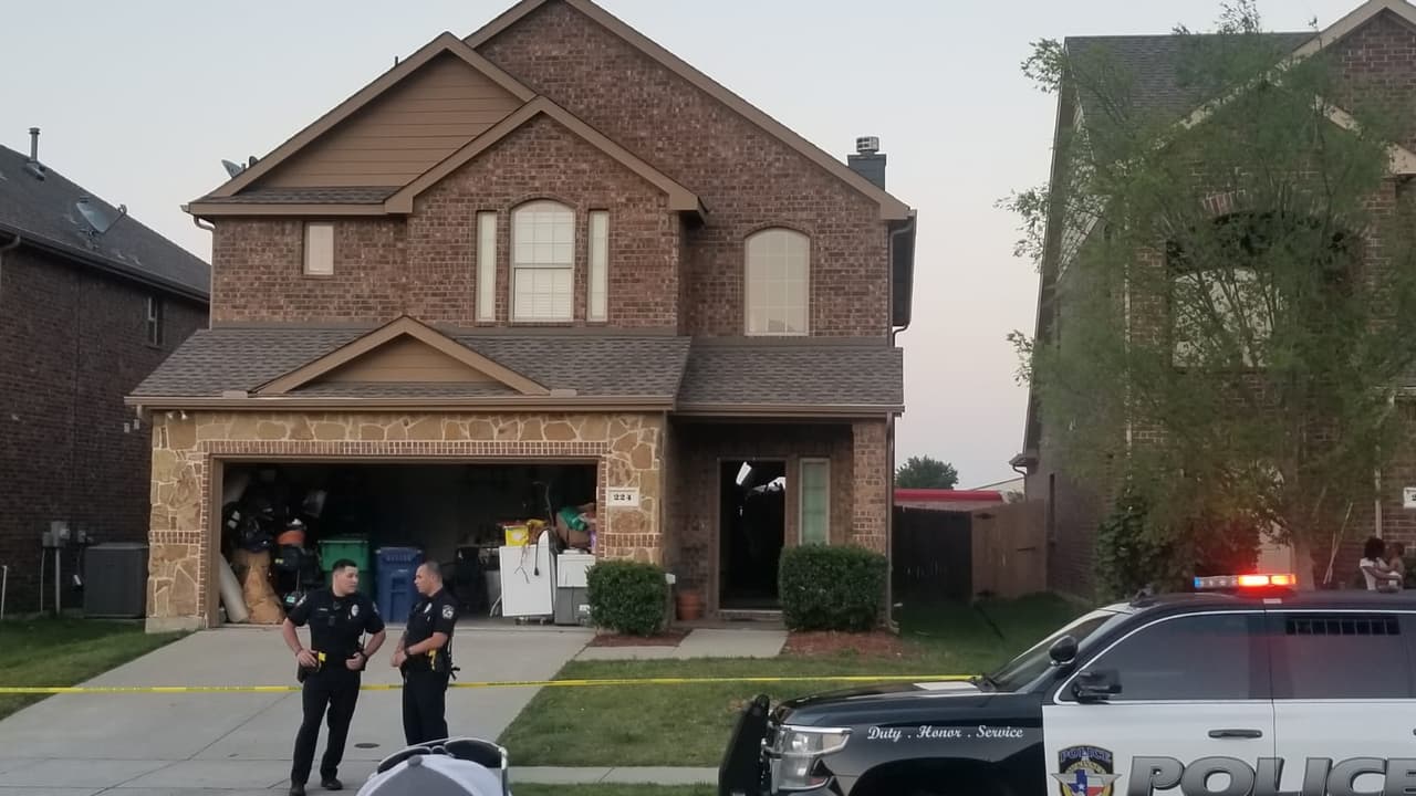 Un avión se desplomó en la ciudad de McKinney el jueves por la tarde.
<br>