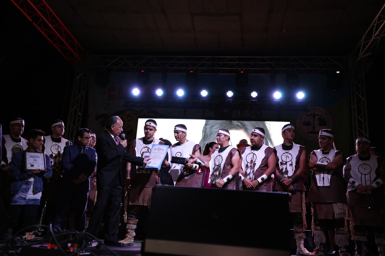 Sin duda, la
<b>Banda Cuisillos</b> se sintió muy alagada por el detalle y agradecieron a todos los líderes de Huntington Park por escogerlos a ellos.