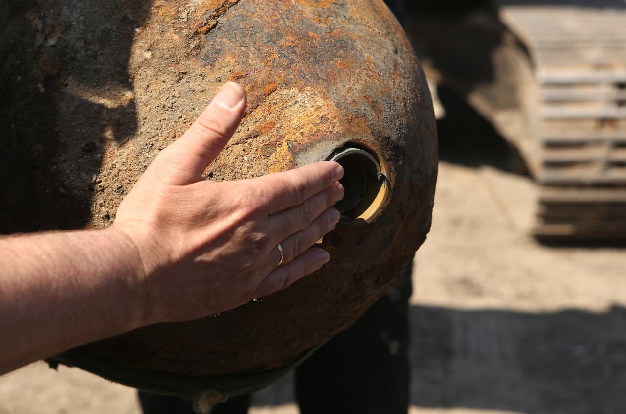 El área que fue evacuada por el peligro de que la bomba explotara incluyó al Museo de Historia Natural, la agencia de inteligencia alemana y dos centros de salud.