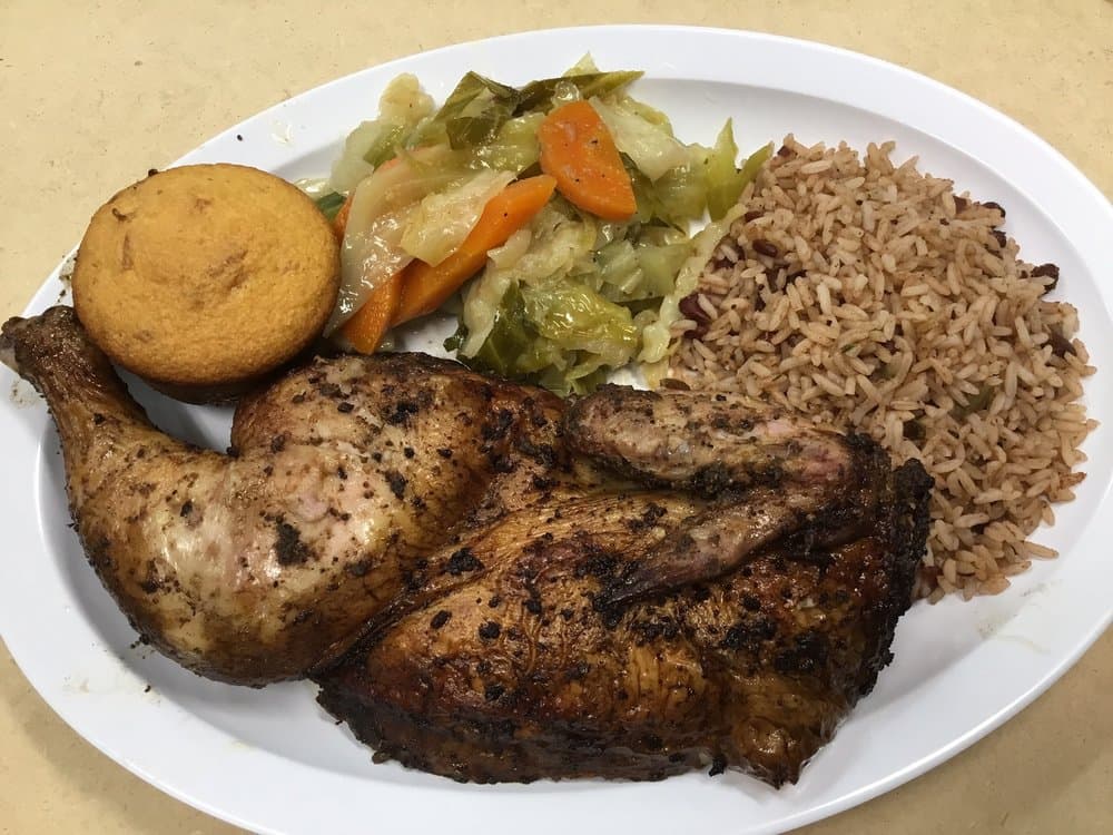 <b>Ya Mon Jamaican Cuisine</b>
<br>Dirección: 5530 Windward Pkwy Ste 1010. Alpharetta, GA. 30004
<br>Teléfono: (470) 336-7965
<br>Sitio web: 
<a href="http://www.yamonga.com">www.yamonga.com</a> 
<br>
<b><a href="https://www.yelp.com/map/ya-mon-jamaican-cuisine-alpharetta-3">Cómo llegar</a></b>
<br>
<br>En Yelp aseguran que trabajan para “brindarte platos caribeños frescos, auténticos y deliciosos”.