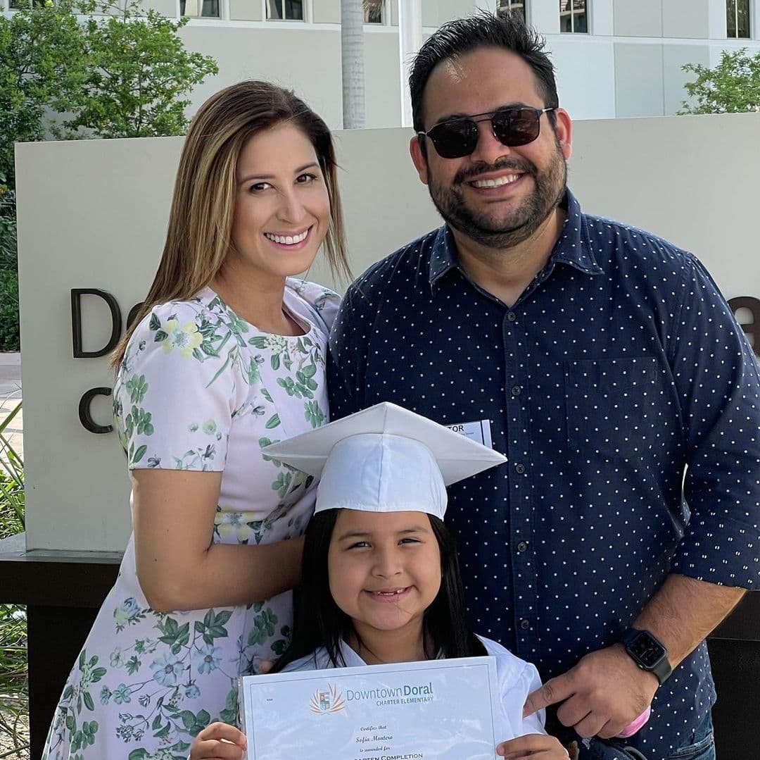 Elyangelica González y su esposo son otros de los padres orgullosos de Despierta América, pues la más pequeña de su casa obtuvo su certificado de kínder.