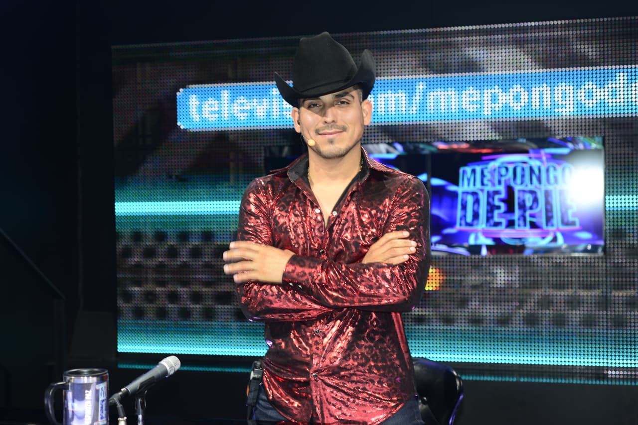 No pueden negar que el juez tiene su encanto y sabe muy bien cómo explotar sus cualidades.