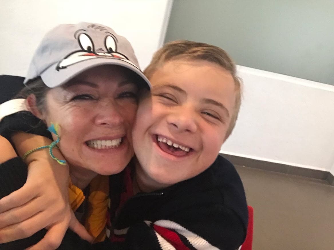 "Soy yo la que está muy pendiente de ellos, te repito, lo disfruto al cien por ciento, 
<b>yo sí soy una mamá comprometida</b>, a mí sí me da pena que existan mamás o papás que no están tan comprometidos con sus hijos, o les pese, lo puedo entender, pero no lo puedo justificar", agregó.
<br>