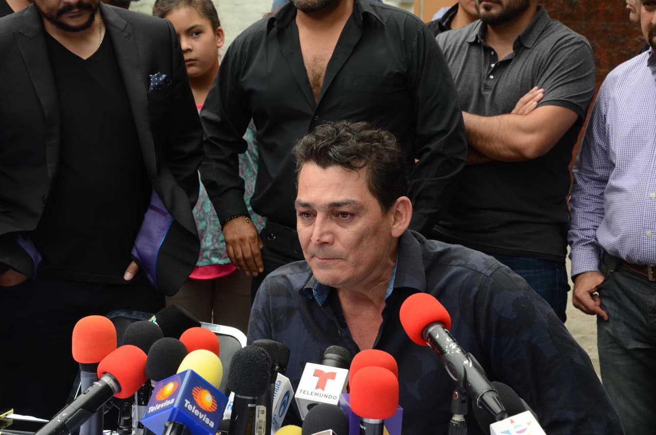 Conmovido al extremo, José Manuel Figueroa, respondió las preguntas de la prensa.