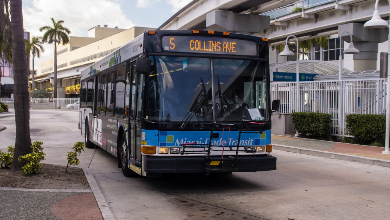 El condado 
<a href="https://www.univision.com/temas/miami-dade">Miami-Dade</a> informó que hará cambios temporales en algunas rutas del transporte público.