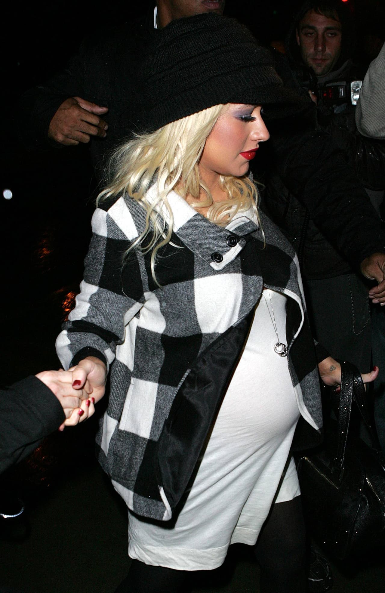 El embarazo es una etapa en la que el cuerpo cambia, pero hay famosas como 'Chris' que no se cuidaron mucho.