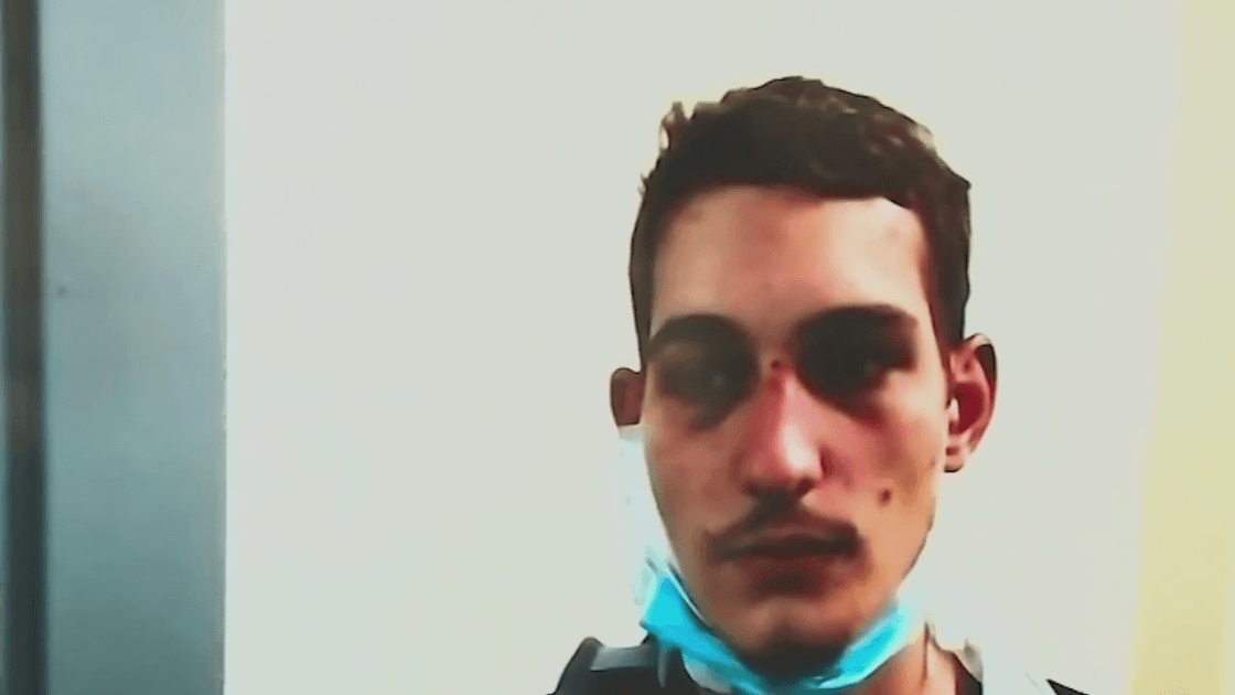 Esta semana, Matthew Lanz, de 22 años, fue acusado de asesinar a los Hicks. Ahora enfrenta 43 cargos, de los cuales 35 son delitos graves entre los que se encuentran: homicidio, asalto agravado, allanamiento de morada y posesión de un arma de fuego durante un delito grave. Lanz permanece en la cárcel del condado Fulton sin derecho a fianza.