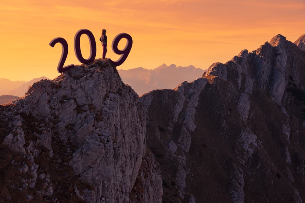 <b><u>Cuba en 2019</u></b>
<br>El país antillano que ahora cuenta con un nuevo gobierno después de haber terminado, al menos oficialmente, la hegemonía de los Castro enfrenta retos muy fuertes en la economía y las relaciones internacionales. En ese sentido habrá problemas serios en cuanto a las compras de alimentos a países como Brasil, y situaciones tensas con Estados Unidos aunque no pasarán de tensiones diplomáticas sin mayores consecuencias