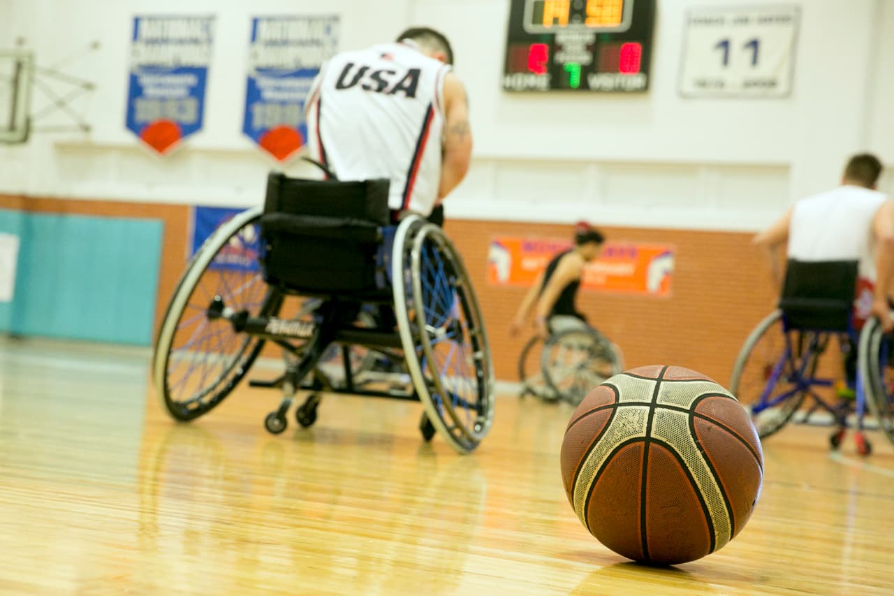El puertorriqueño Alex Pabón (centro) es uno de los 14 integrantes del equipo este año.