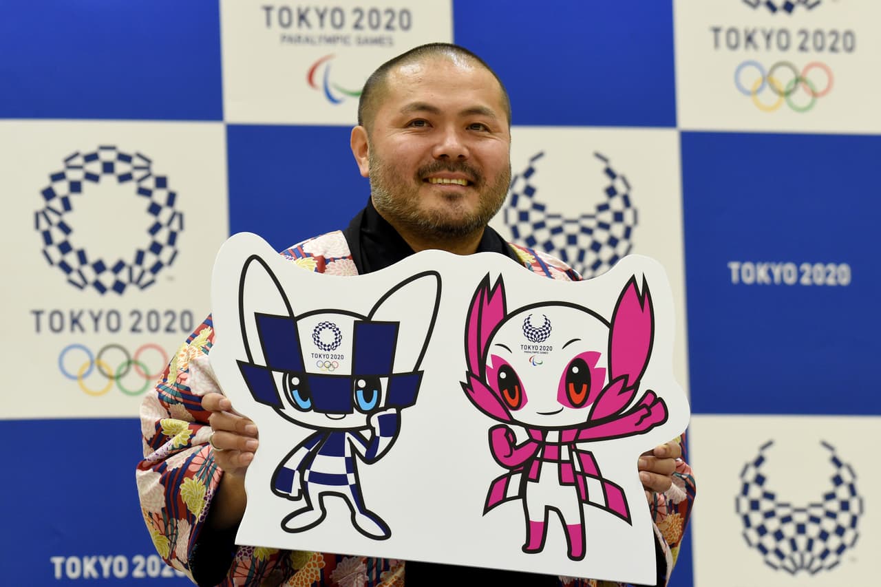 El ilustrador nipón Ryo Taniguchi, creador de las mascotas vencedoras, se dedica profesionalmente al diseño de personajes para libros de enseñanza de idiomas o productos industriales.