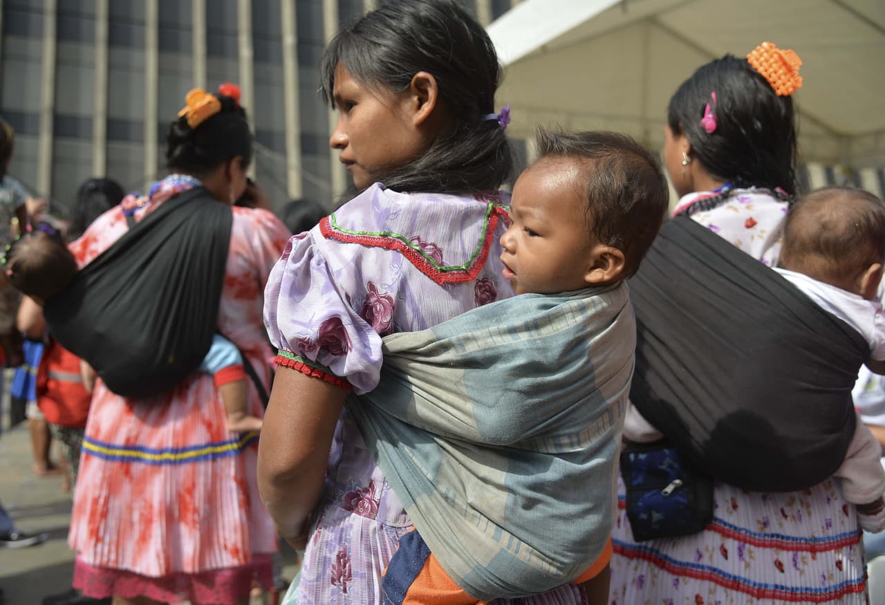 Expertos aplauden este servicio telefónico de apoyo a la mujer, pero creen que también se debe poner énfasis en el sistema judicial y aumentar los recursos.