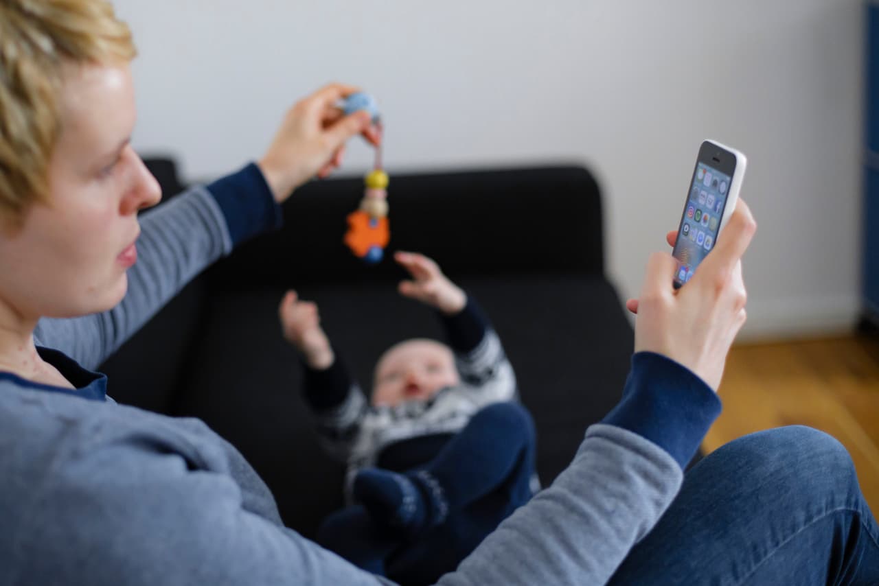 Pioneros de Google y Facebook se unen para proteger a los niños de la adicción a la tecnología