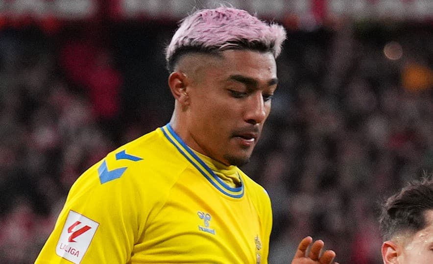 Julián Araujo se queda sin perdón y cumplirá sanción de cuatro partidos