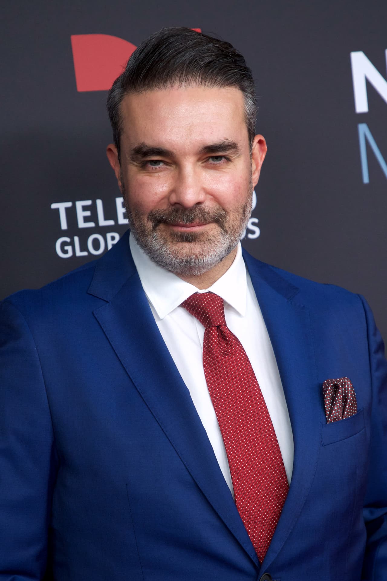 En lo personal, Islas dijo que abordará pasajes dolorosos de su vida: "Mucha gente no sabe, pero no solo ha sido un momento, 
<b><a href="https://www.univision.com/famosos/vivimos-cuatro-perdidas-mauricio-islas-expone-el-momento-mas-dificil-junto-a-su-esposa-fotos" target="_blank">han sido muchos momentos difíciles</a></b>, desde que falleció mi hermanita cuando tenía diez años, de que fui niño 'buleado', de que mis padres se divorciaron", dijo a Milenio.