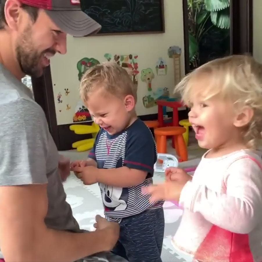 "
<b>Las peleas que hay son entre los gemelos</b>, son de vez en cuando, pero es gracioso", contó con una sonrisa.
<br>