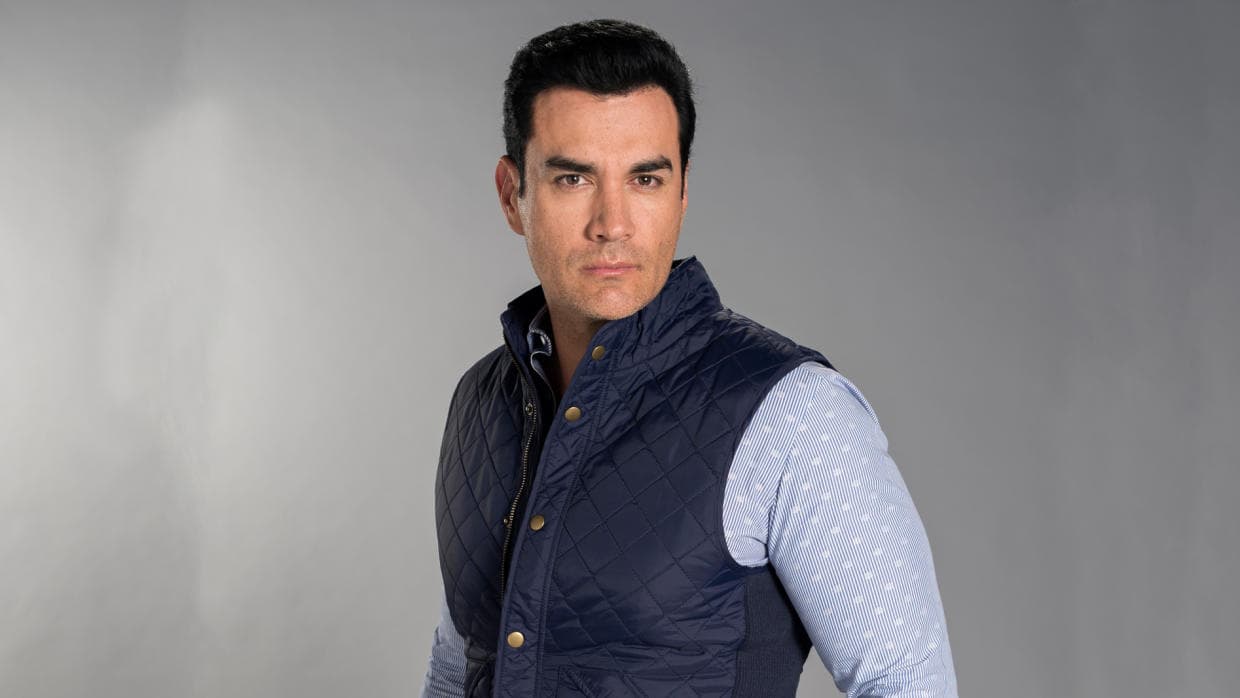 David Zepeda es Ramiro, un hombre trabajador y estudioso. Y claro, ¡todo un bombón!