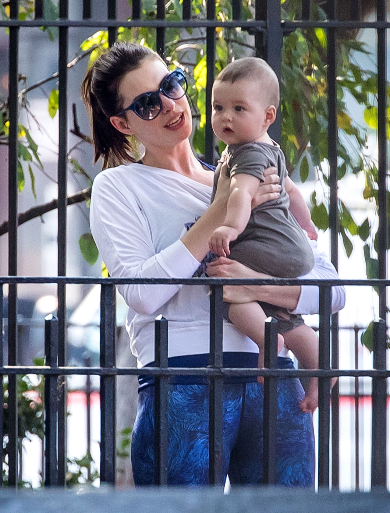 Mira qué encantador está el bebito de la actriz Anne Hathaway.