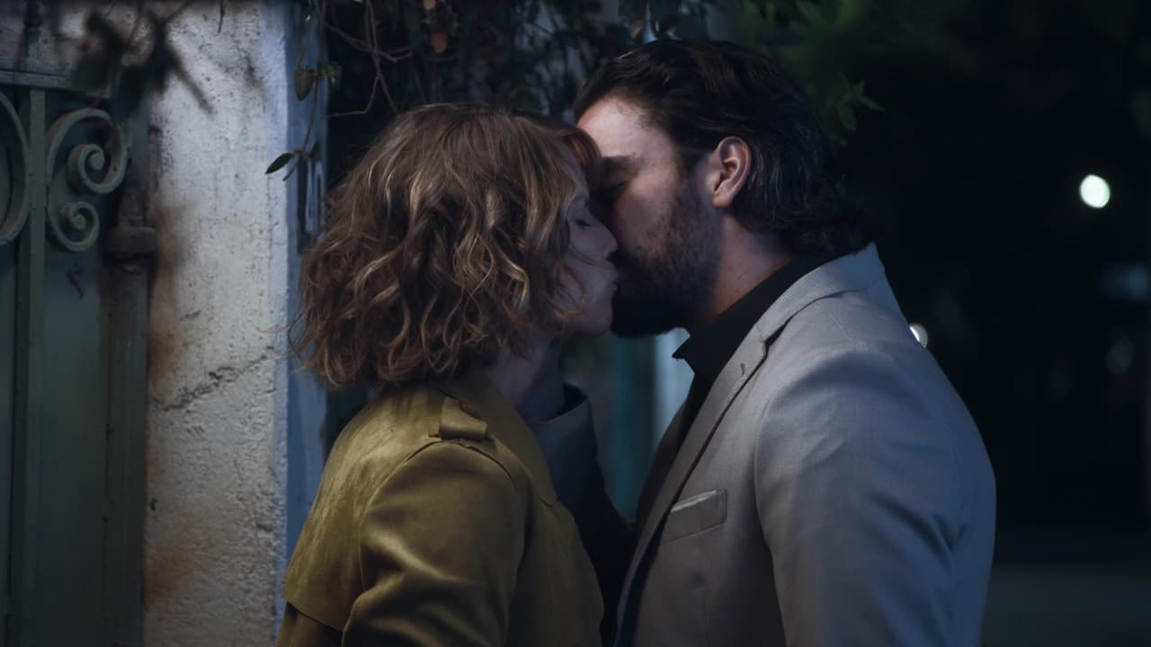 Está ilusionada con Alejandro Larios, lo que facilita los planes de Catalina Creel para convertirla en la madre de su nieto.