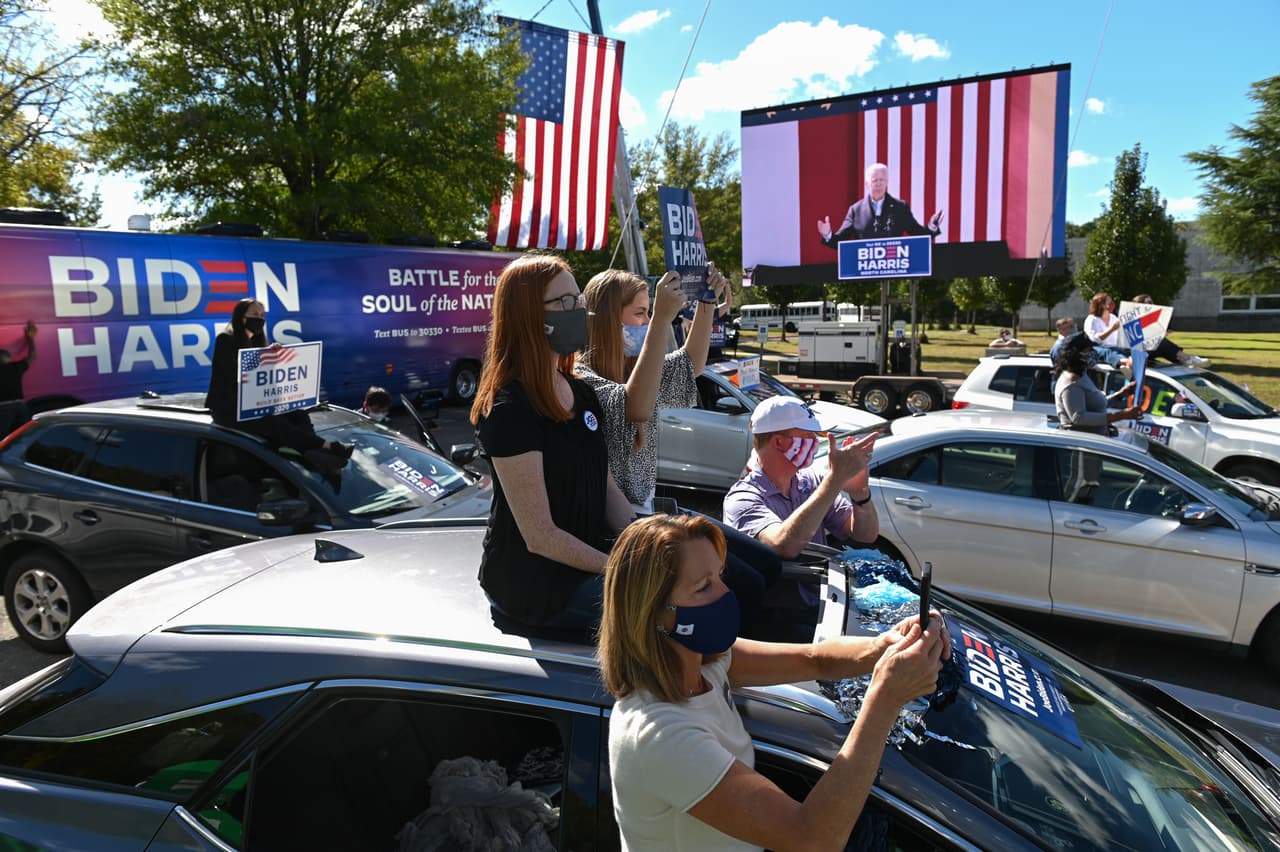 "El Presidente sabía lo peligroso que era este virus (...) Su comportamiento egoísta no sorprende", insistió Biden.