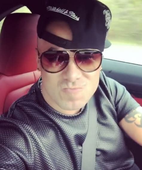 Wisin se levantó con bastante alegría y con un video desea buenos días.