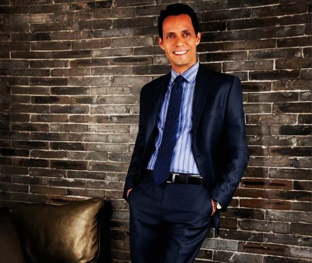 A Marc se le nota feliz y bien enamorado.