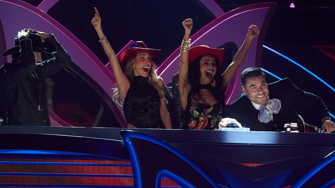 Cuando Robotso estaba a punto de quitarse la máscara, 
<b>Carlos Rivera activó el boton azul 'Sálvame'</b> y lo trajo de nuevo a la competencia. Así que Huesito Peligroso y Pepe Nador tuvieron que enfentarse a una nueva votación, misma que arrojó como ganador al perrito chihuahueño.