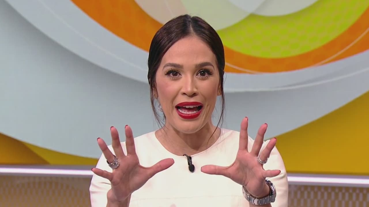 Karla Martínez cuestionó a las organizadoras, ¿cómo lograron mantener el evento oculto?, ellas respondieron lo siguiente: “Para Emeraude y Prince era muy importante que la boda fuera solo para su familia. Entonces desde el día que conocimos a la novia nos dijo eso, e hicimos todo para que nadie se enterara, ni siquiera aquí en la oficina”.
<br>