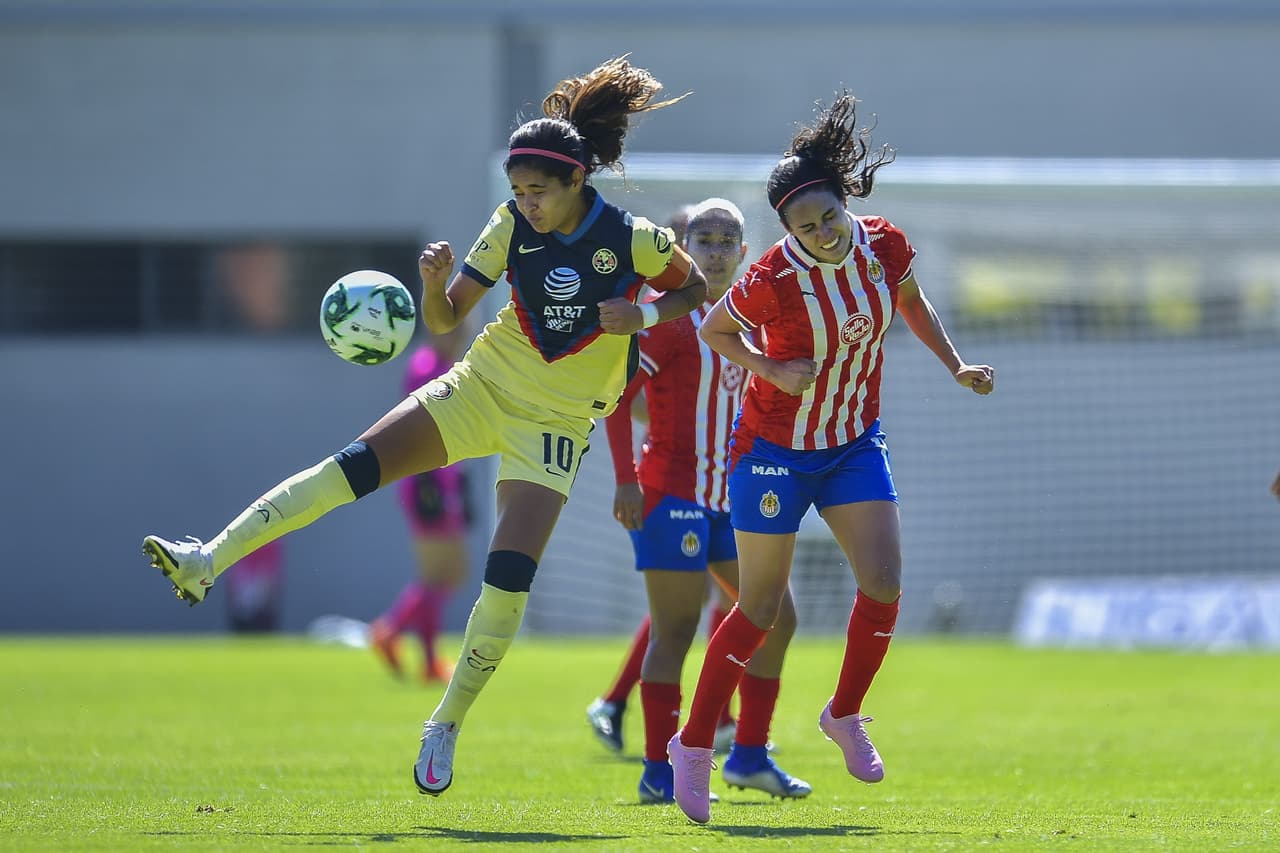 El rebaño tuvo oportunidades de gol, pero no concretaron. El tanto cayó de una jugada prefabricada para que Casandra Cuevas clavara el balón al fondo de la red con un firme testarazo.