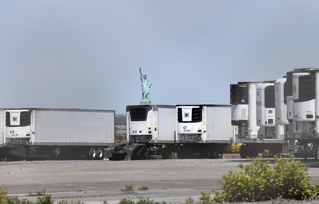 Se espera que el plan de almacenar los cuerpos indefinidamente aliviará el estrés de la funerarias en la ciudad.