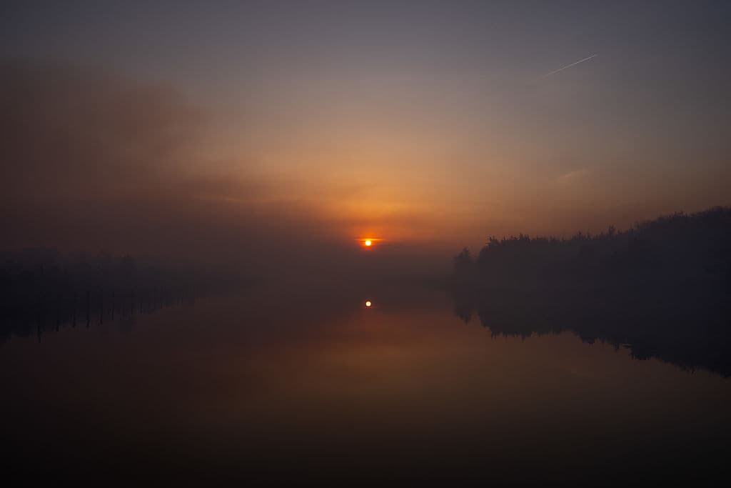 Los equipos de emergencia mantienen operaciones contra incendios en la zona de Pine Barrens.