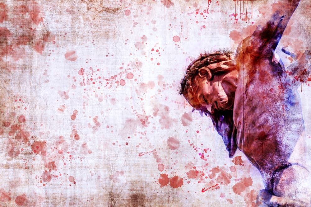 Padres, sacerdotes y ministros se postran en el suelo ante el altar al comienzo de la ceremonia, usualmente vestidos de rojo, el color de los mártires como Jesús. Así simbolizan a la humanidad hundida y oprimida, y al tiempo penitente que implora perdón por sus pecados.