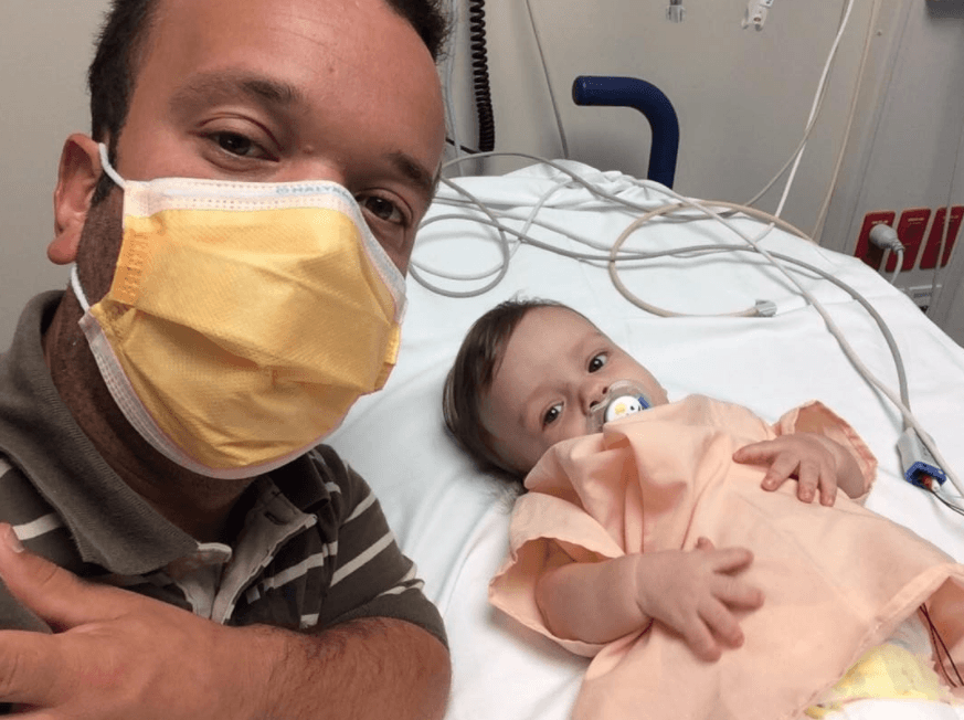 11. En octubre de 2017 Carlitos ‘el productor’ vivió días de angustia cuando su hijo Sebastián tuvo que ser internado por un cuadro de bronquitis. El bebito tenía solo ocho meses de nacido en esa época. Después de estar hospitalizado durante 90 días logró vencer la enfermedad.
<br>
