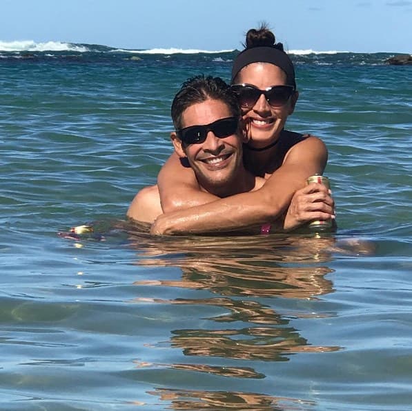 Derrochando amor, Johnny y su esposa disfrutan del mar en Puerto Rico (Octubre 16, 2016)
