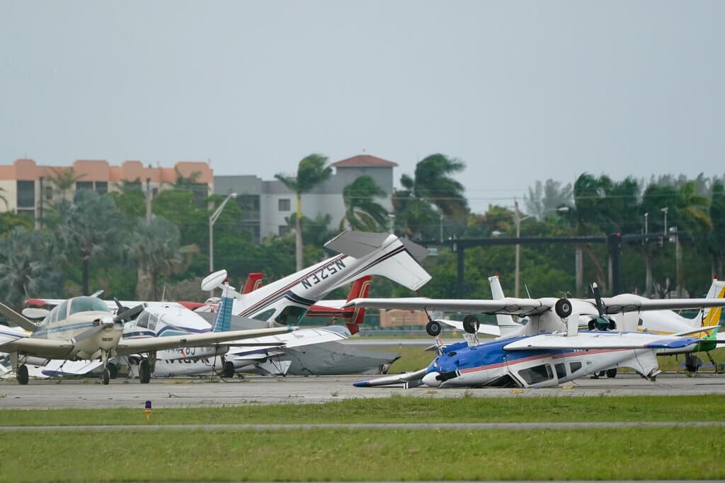 Algunas de las aeronaves quedarán inservibles. Por el momento, las autoridades aeronáuticas no han emitido un listado del número de avionetas dañadas.
