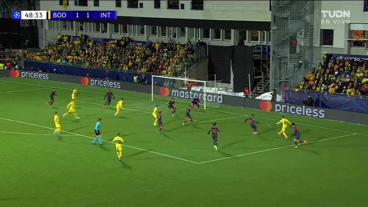 ¡TIRO ATAJADO! disparo por Kasper Høgh.