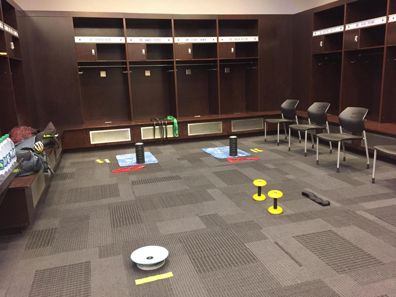 El primer equipo diferente en ocupar el camerino de los Dallas Cowboys es la Selección Mexicana en el AT&T Stadium, previo al amistoso contra Ecuador camino a la Copa Oro.