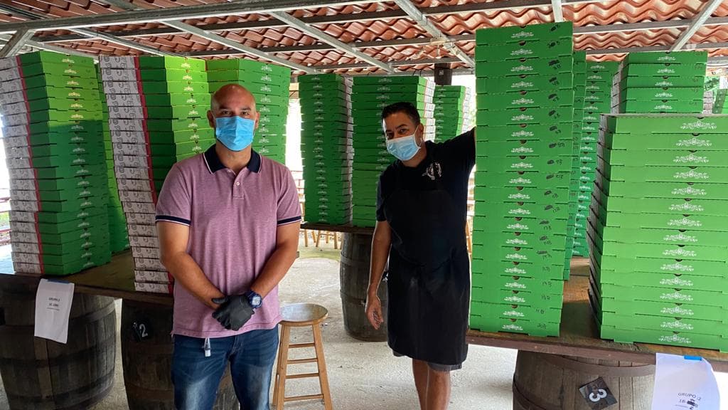 Entregan medio millar de pizzas gratis a residentes en Fajardo